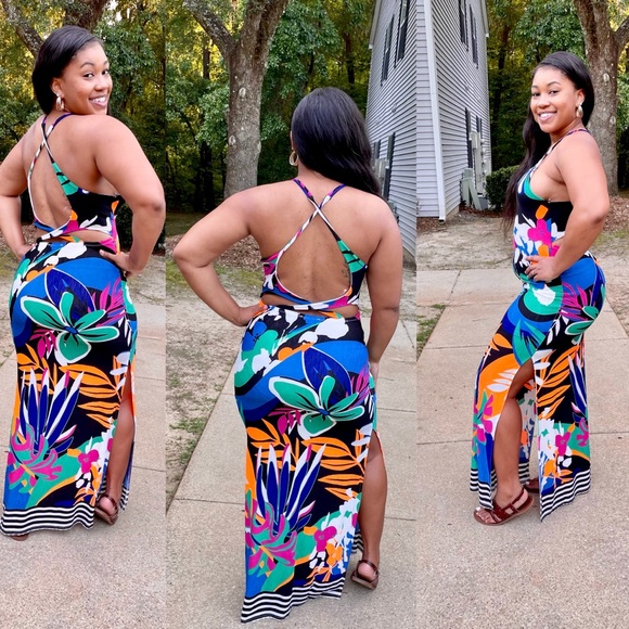 Backless Maxi Dress - Picture 2 of 9